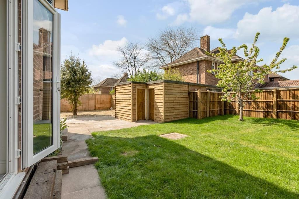 4 Bedroom Pitchford Norwich Exterior photo