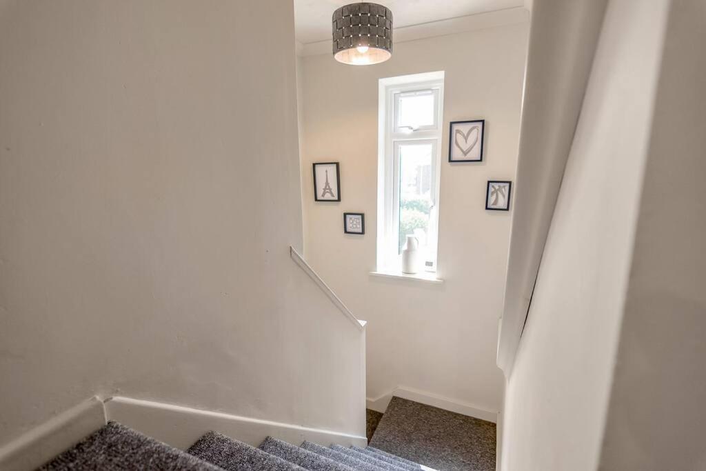 4 Bedroom Pitchford Norwich Exterior photo